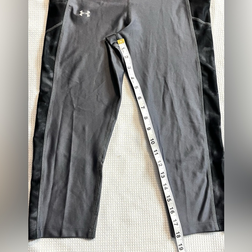 Under Armour Gray and Black Cropped Leggings Women’s Size Large - Picture 5 of 11